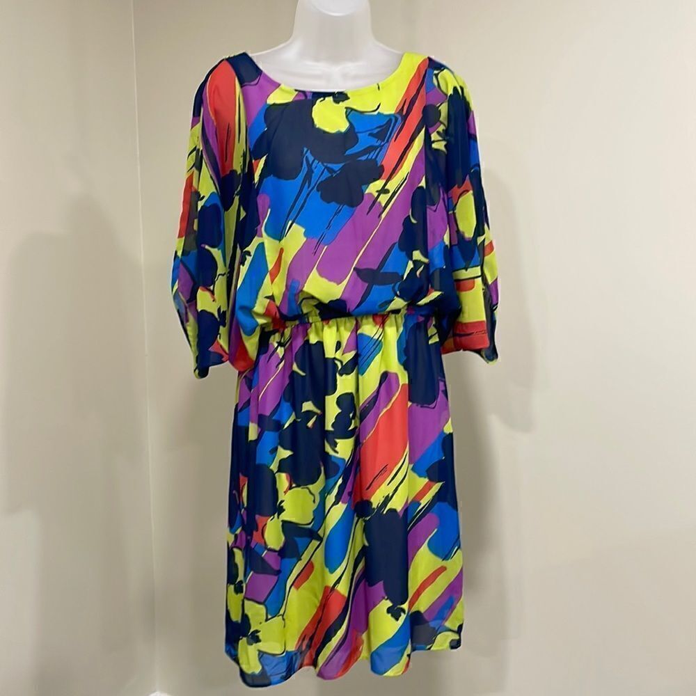 NWOT Signature by Robbie Bee colorful dress. Size 8 M medium